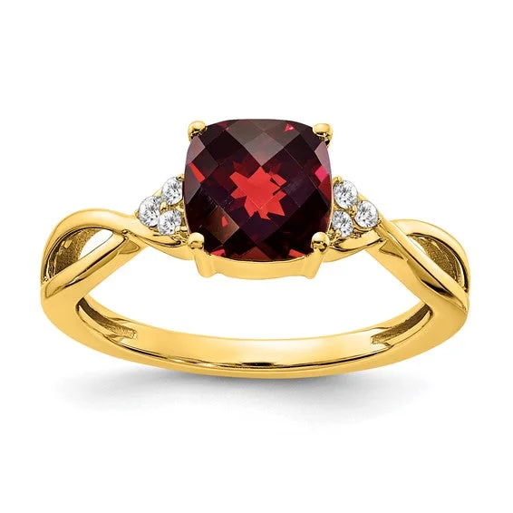 Ladies rings fierce radiance -14 KARAT YELLOW GOLD CUSHION CUT GARNET & DIAMOND RING