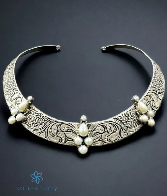 ladies necklaces affordable-The Shanaya Silver Antique Hasli Necklace