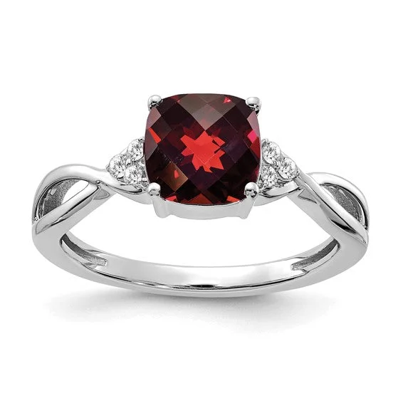 Ladies rings mild shine -14 KARAT WHITE GOLD CUSHION CUT GARNET & DIAMOND RING