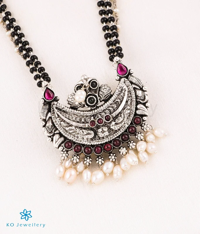 ladies necklaces industrial-The Mithila Kokkethathi Silver Mangalsutra Necklace