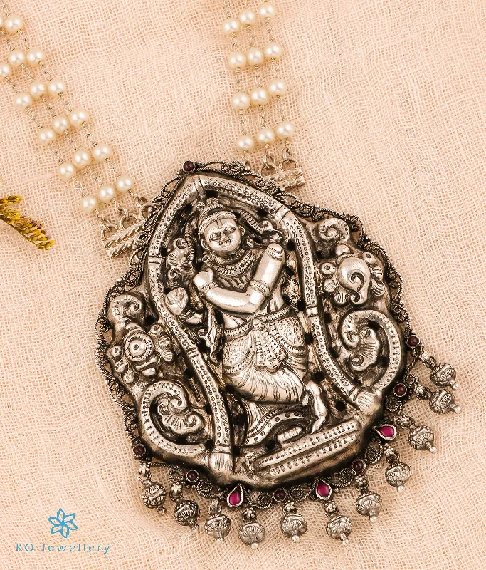 ladies necklaces mixed metal-The Yadhunandana Silver Krishna Pearl Nakkasi  Necklace